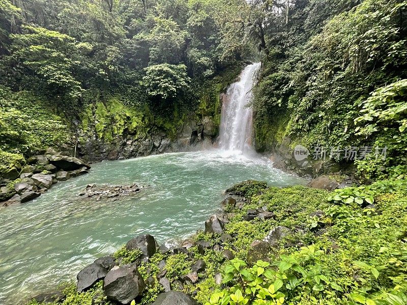 塞莱斯特瀑布- Tenorio火山国家公园